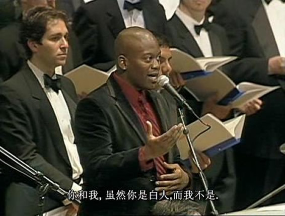 2007.2.2日在纽约联合国举办的音乐会上莫里康内指挥他所谱曲的"来自沉默的声音"