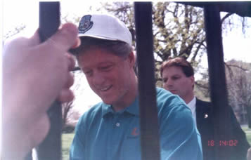 韩文光--1993.4.18日(56岁)在华盛顿访问白宫巧遇克林顿
