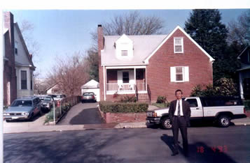 1993.4.18.华盛顿阿灵顿区一个普通街区,一幢小别墅,几辆小汽车,几乎是当今美国普通百姓的基本生活目标