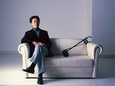 　贾鹏芳， 1958 年 4 月生，吉林佳木斯人，二胡演奏家。中国音乐家协会、日本东洋音乐学会会员